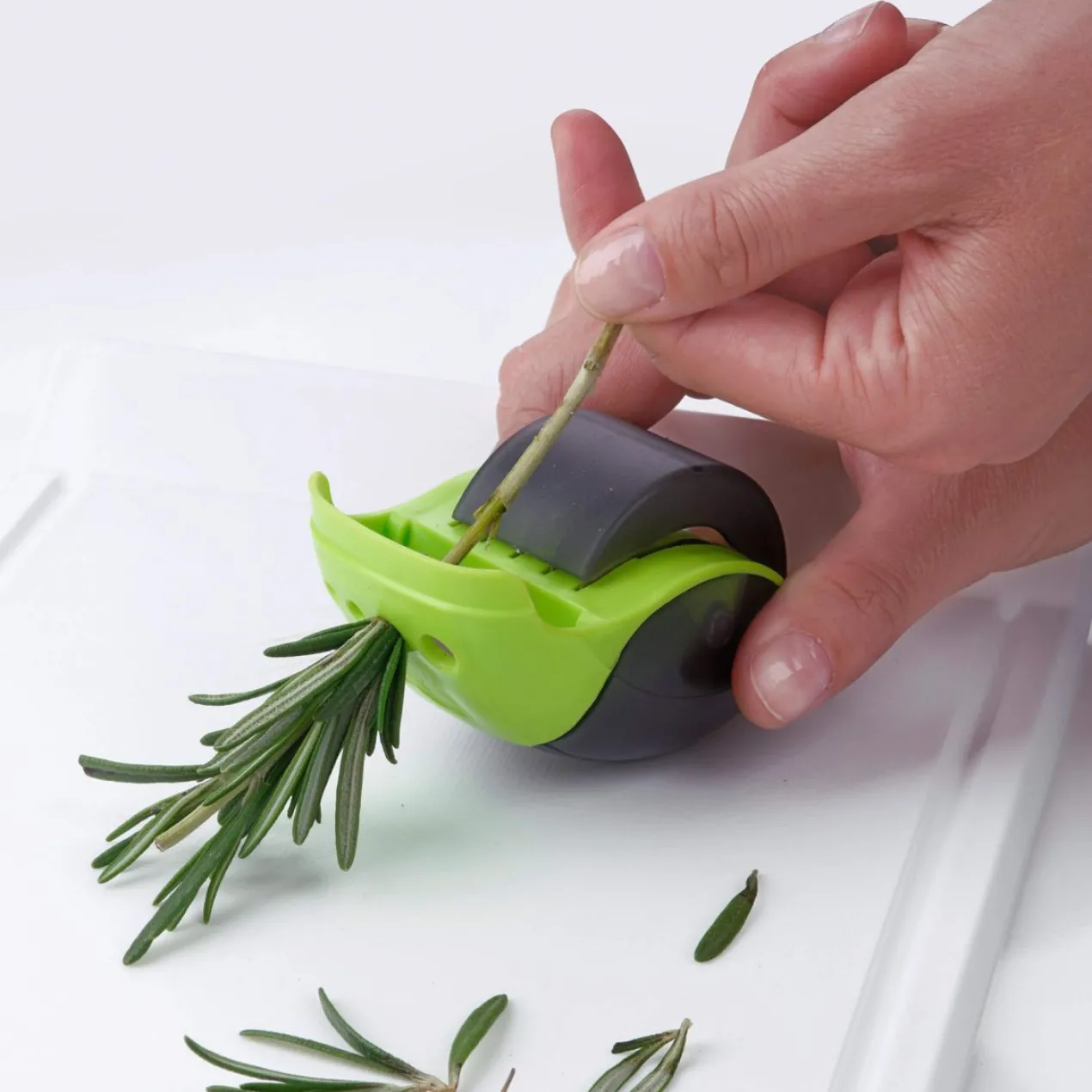 Kräuterroller mit Abstreifer